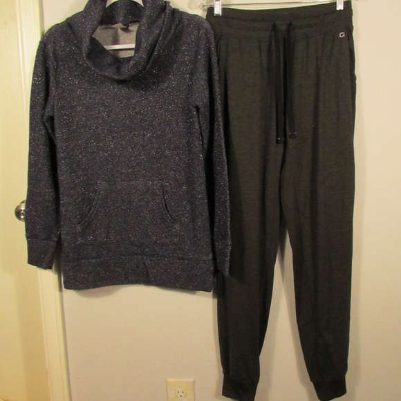 GAP Sweaters - GAP Warm Sweatshirt & Comfy Jogger Pants Set
